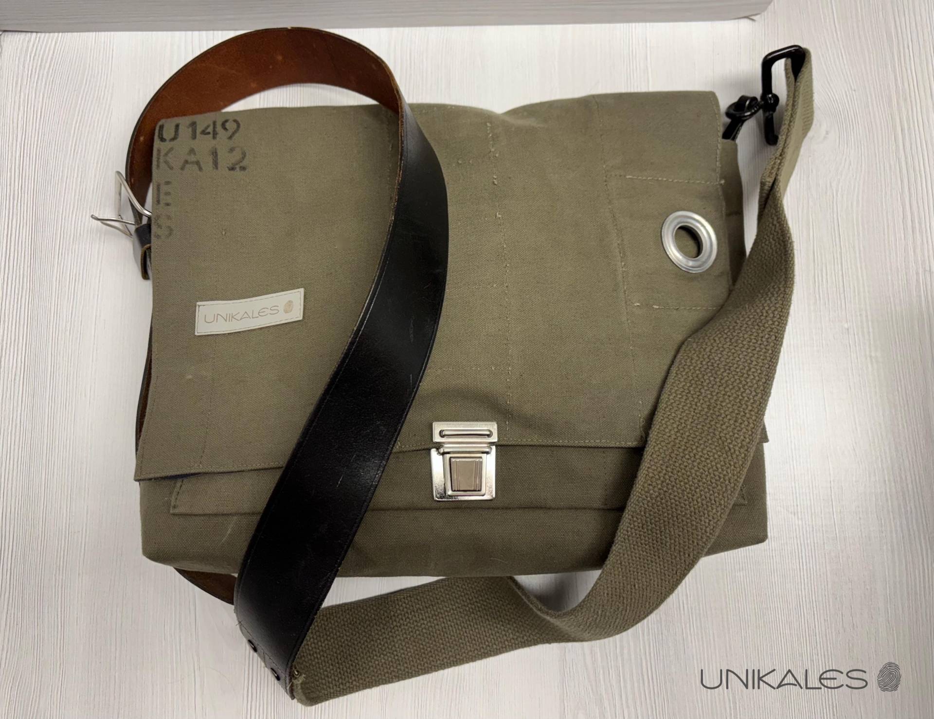 Messengerbag Nachhaltige Tasche Aus Bundeswehr-Seesack Redesign Recyclingtasche Upcyclingtasche Einzelstück Unisex Genderneutral von UNIKALES