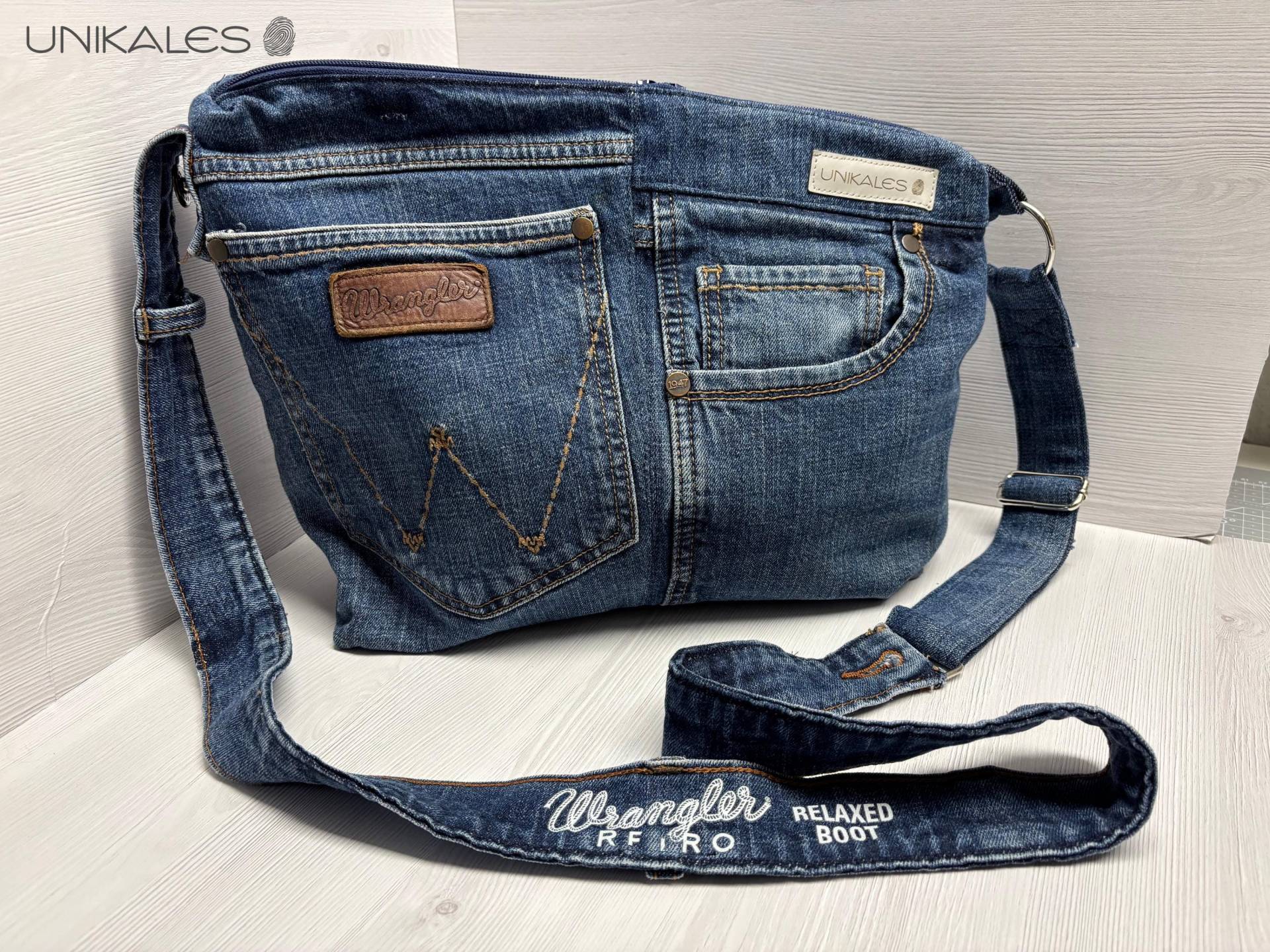 Vintagetasche Aus Wrangler Jeans Recyclingtasche Upcyclingtasche Handgearbeitet Einzelstück Unikat Tasche Genderneutral von UNIKALES