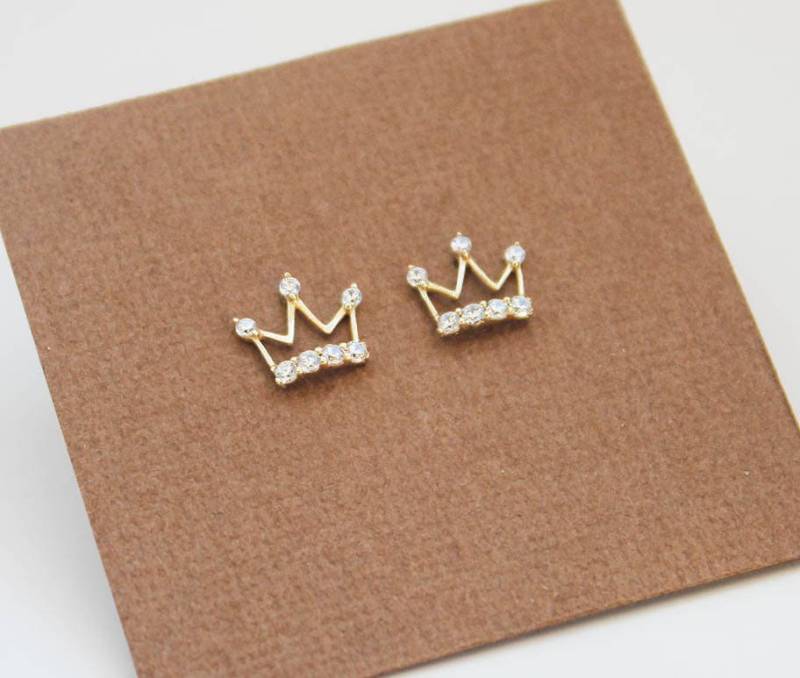 14K Solid Gelb Gold Prinzessin Krone Cubic Zirconia Baby Mädchen Kinder Schraubverschluss Ohrringe von UNIKearrings