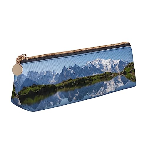 UNIOND Snowy Mountains Printed Triangle Pencil Case Leather Large Capacity Pencil Pouch Portable Pen Bag for Office Work Travel, weiß, Einheitsgröße, Federmäppchen aus Leder von UNIOND