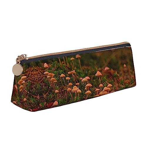 UNIOND Wild Mushroom Printed Triangle Pencil Case Leather Large Capacity Pencil Pouch Portable Pen Bag for Office Work Travel, weiß, Einheitsgröße, Federmäppchen aus Leder von UNIOND