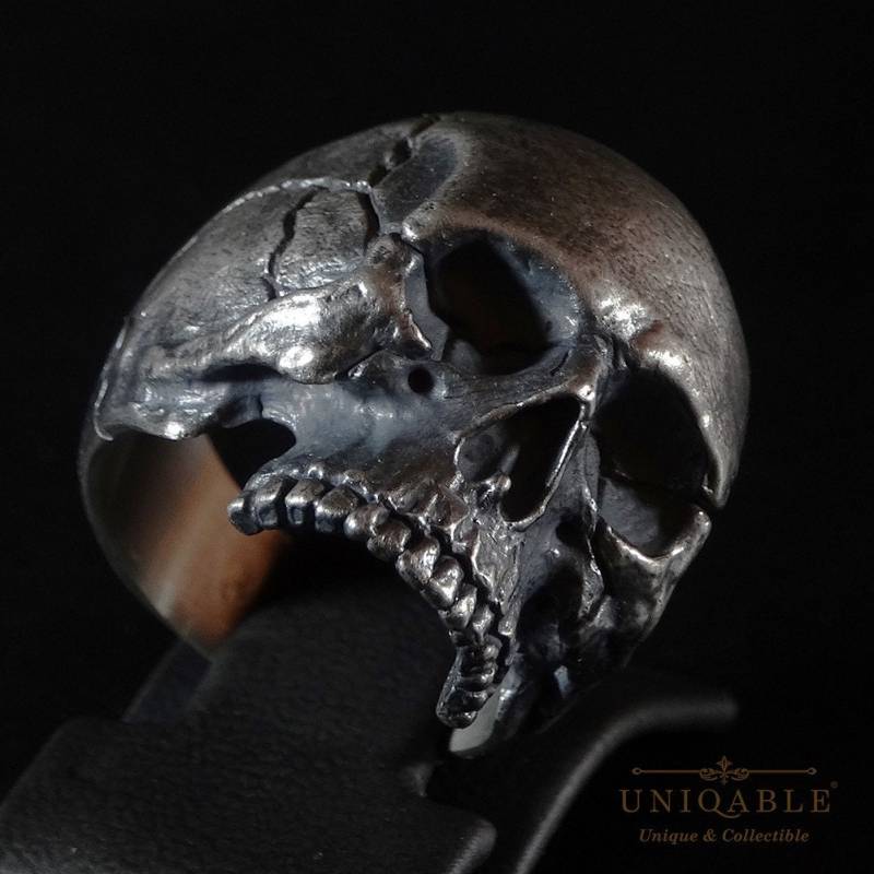 Handgemachte Sterling Silber Half Jaw Skull Biker Ring von UNIQABLEart