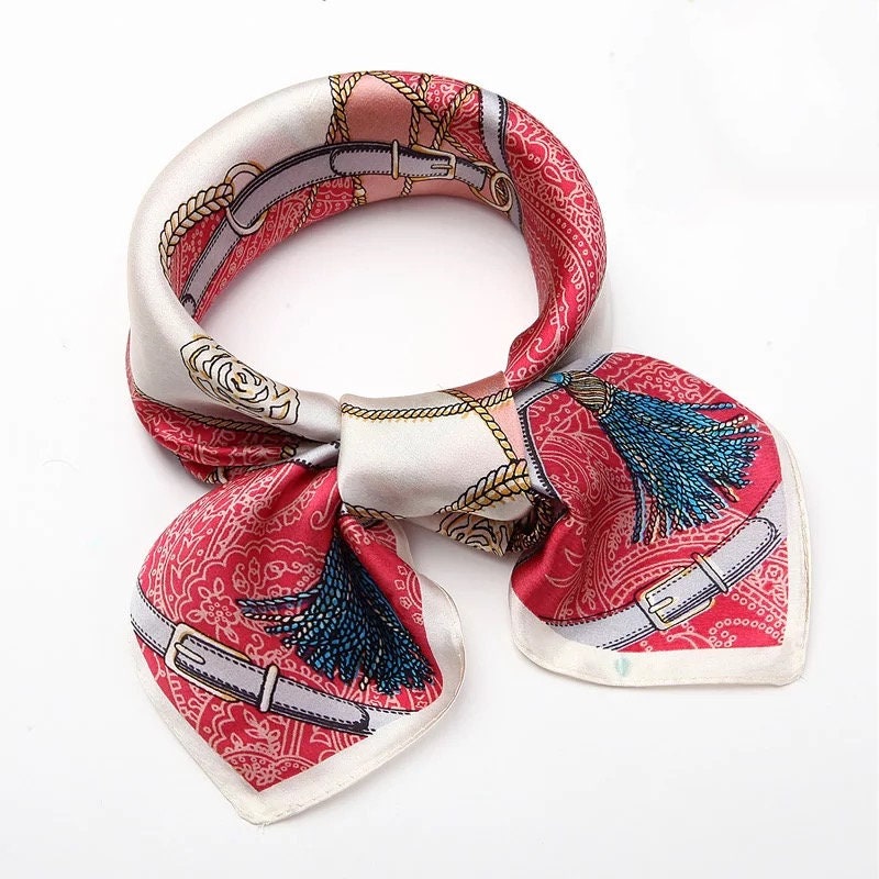 Kleine Quasten | Rose Rot-Small Square Maulbeerseide Schal Kleine Quasten | Rose Rot-Small Square Maulbeerseide Schal von UNIQUE4u2Inc