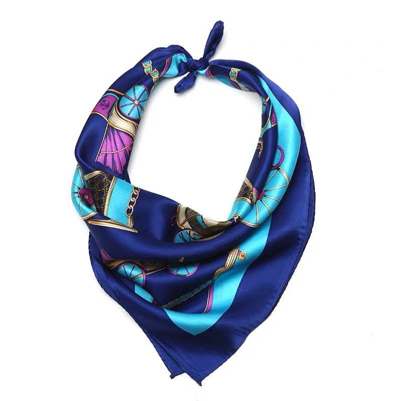 Vintage Wagen | Blau-Kleines Quadrat Maulbeerseide Schal Vintage Wagen | Blau-Kleines Quadrat Maulbeerseide Schal von UNIQUE4u2Inc