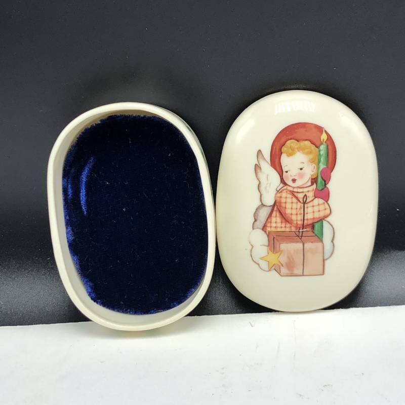 1993 Schmid Trinket Box Schmuck Vintage Porzellan Littlest Light Von Berta Hummel Saison Segen Kleinste Kerze Leuchtet Hell Dunkelste Nacht von UNIQUETREASUREFREAK
