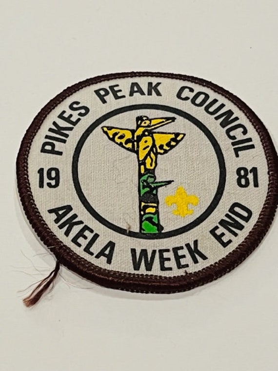 Boy Scouts Cub Girl Patch Vtg Rat Anstecker Memorabilia 1981 Akela Pikes Peak Mt von UNIQUETREASUREFREAK