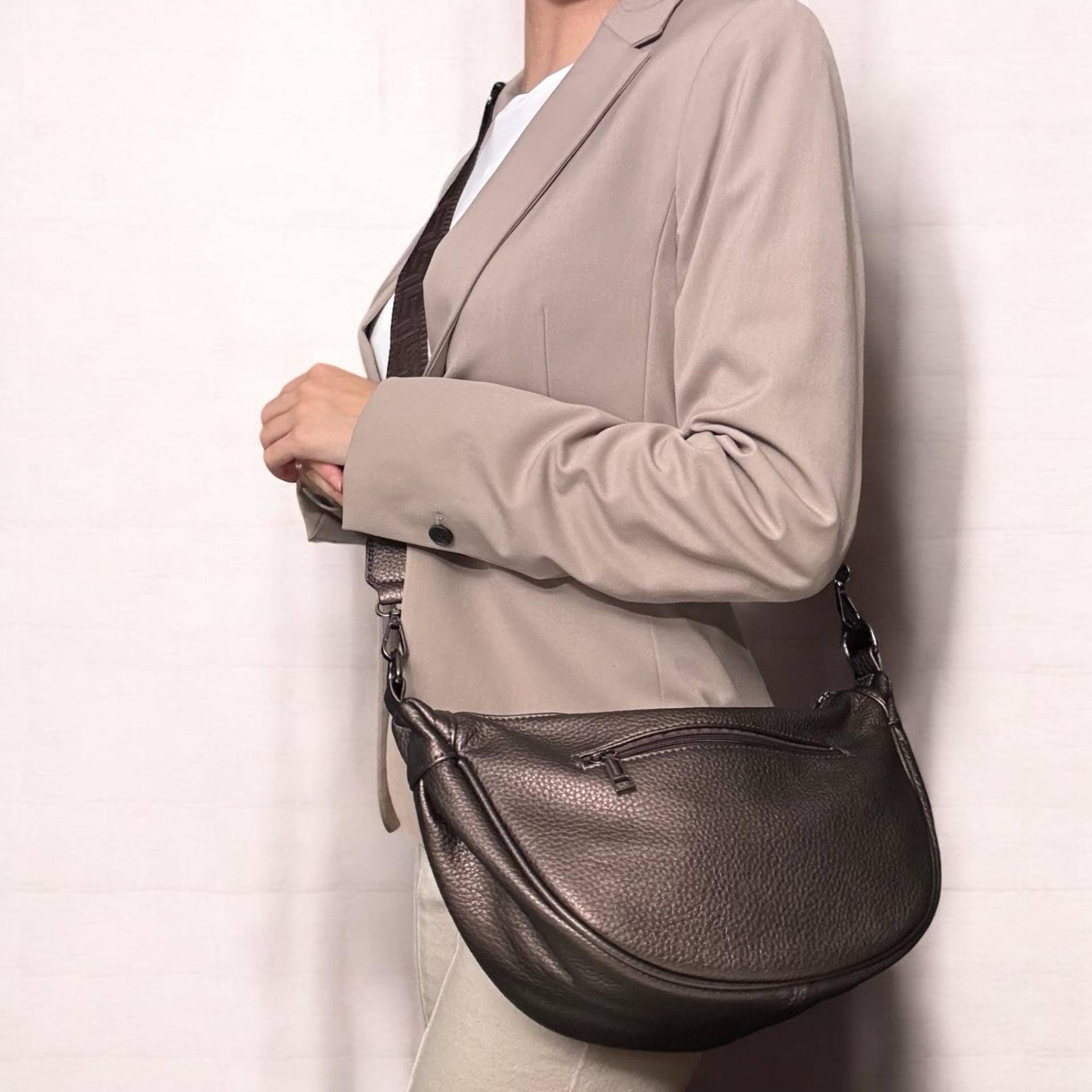 Crossbody Bag Damen, Schultertasche, Bauchtasche, Umhängetasche Crossbag Geschenke Für Frauen, Tasche Aus Veganem Leder, Bronze von UNIQtaschen