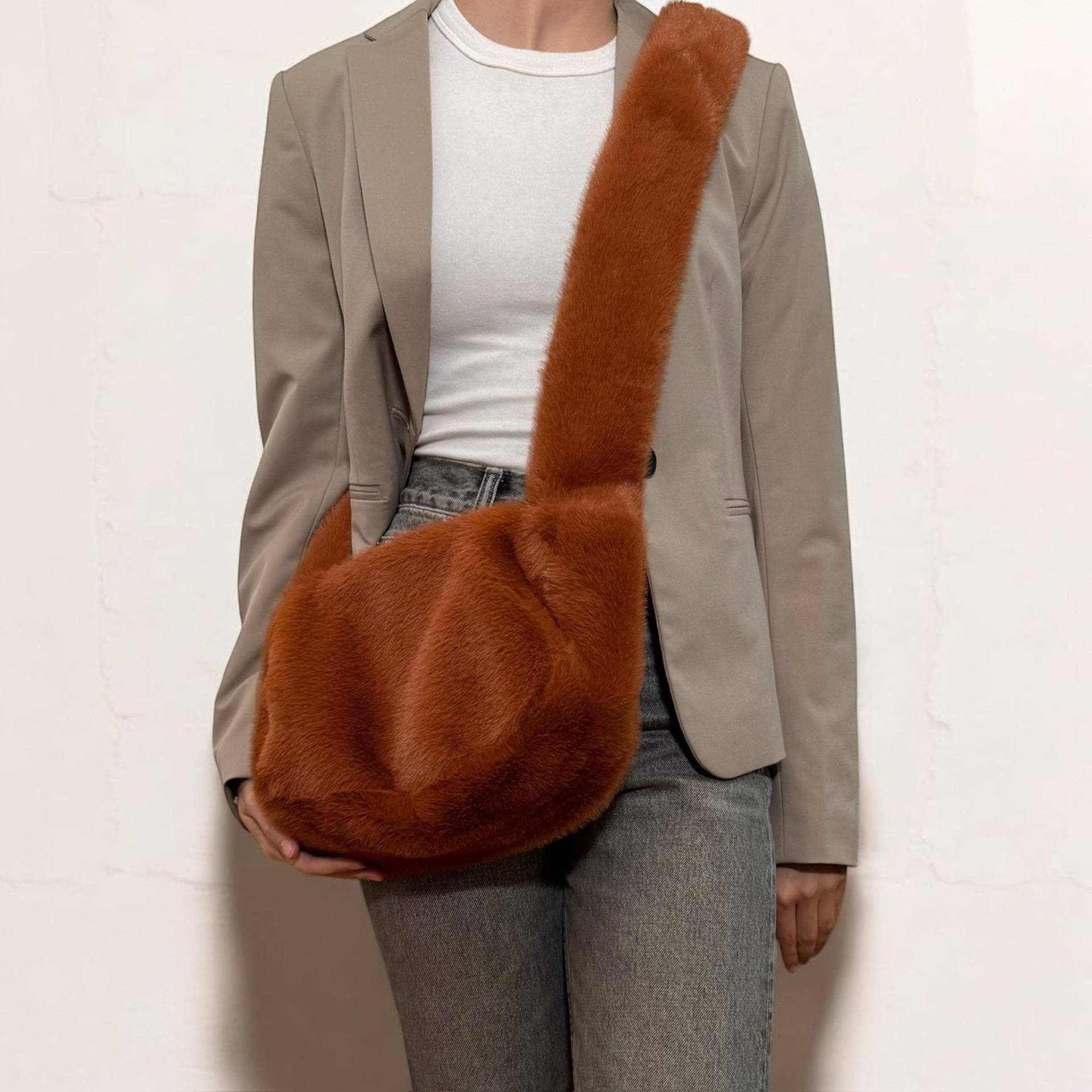 Felltasche Plüsch, Flauschige Tasche, Crossbody Bag, Crossbag, Tasche Fell, Teddyfell Umhängetasche, Fuchsfell Optik, Braunrot, Crossover Bag von UNIQtaschen