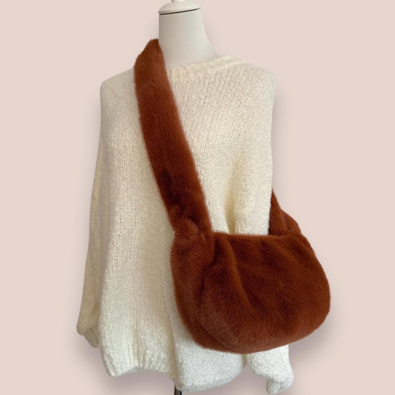 Plüsch Tasche , Damen, Kuschelig Weich, Braun, Schultertasche, Flauschige Winter Handtasche von UNIQtaschen