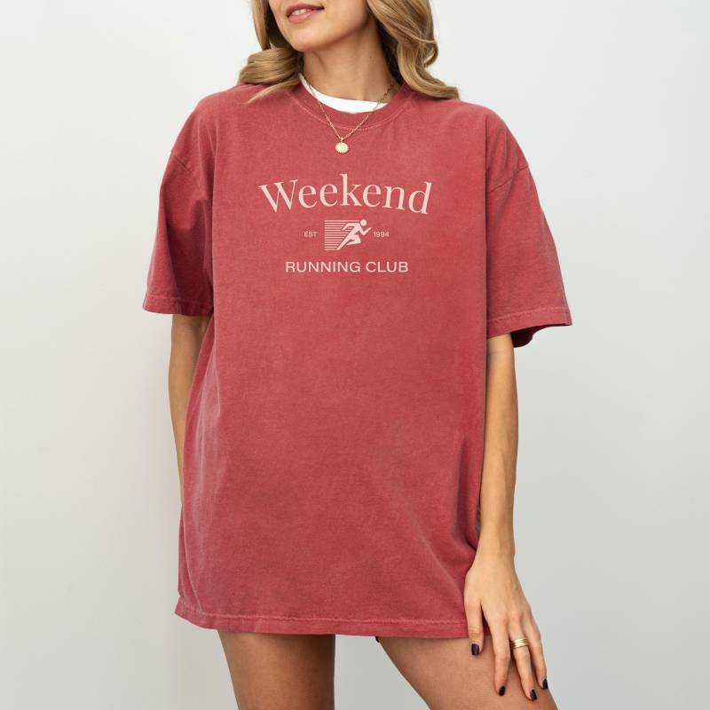 Wochenend-Running Club T-Shirt Usa Baumwolle Athletisch T-Shirt Wochenend-Running Club T-Shirt Usa Baumwolle Athletisch T-Shirt von URBANHAUSDESIGN