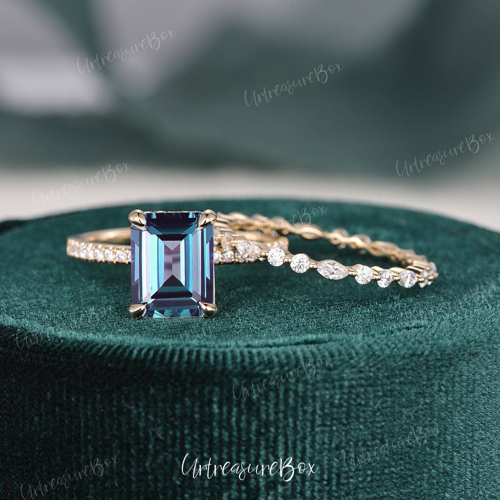 Versteckte Halo 3.5Ct Alexandrit Braut Ring Set Smaragd Schliff Verlobungsring Frau Rose Gold Marquise Hochzeit Stapelring Jahrestagsgeschenk von URTreasureBox