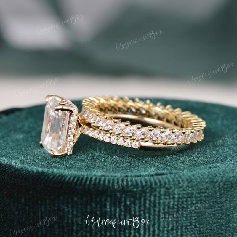 Versteckte Halo Smaragdschliff Moissanite Verlobungsring 2, 5Ct Vintage Rebe Ehering Set Gelbgold Braut Marquise Stapelring von URTreasureBox