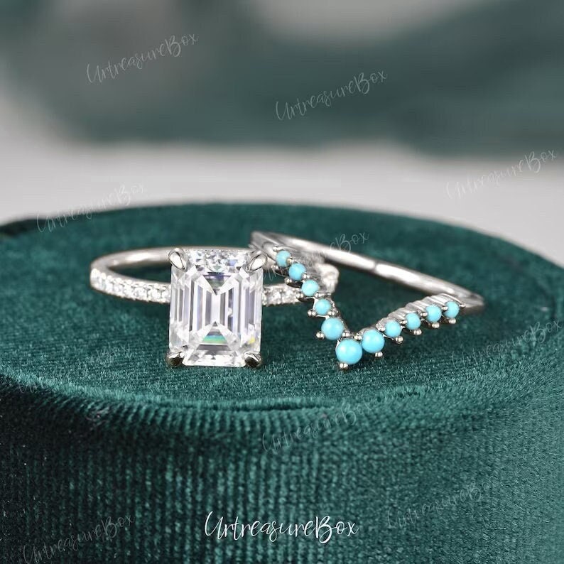 Versteckter Heiligenschein 2.5Ct Emerald Cut Moissanite Verlobungsring Set Solitär Rose Gold Braut Türkis Hochzeit Band Stapelring Frauen Geschenk von URTreasureBox