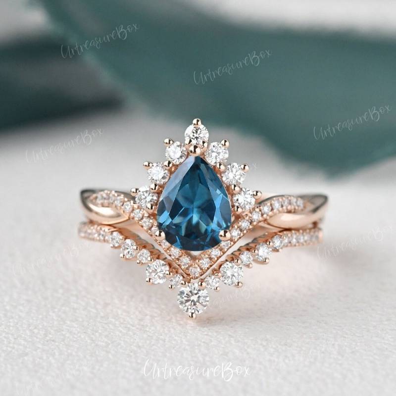 Vintage London Blautopas Verlobungsring Set Unendlichkeit Pear Förmigen Topas Braut Rosegold Frauen Einzigartige Brilliant Halo Ring Birthstone von URTreasureBox