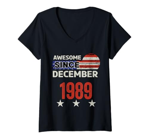 Damen Tolle Dezember 1989 Vintage USA Flagge Classic Dezember 1989 T-Shirt mit V-Ausschnitt Damen Tolle Dezember 1989 Vintage USA Flagge Classic Dezember 1989 T-Shirt mit V-Ausschnitt von USA Flag Classic American Flag December 1989