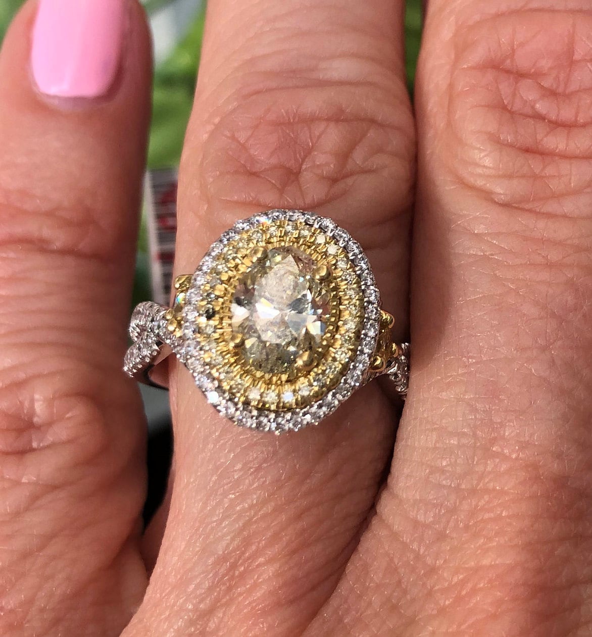 1.93Ctw Oval Gelb Diamant Verlobungsring, Doppelter Heiligenschein, 18K Weißgold Criss Cross Band von USJewelryFactory