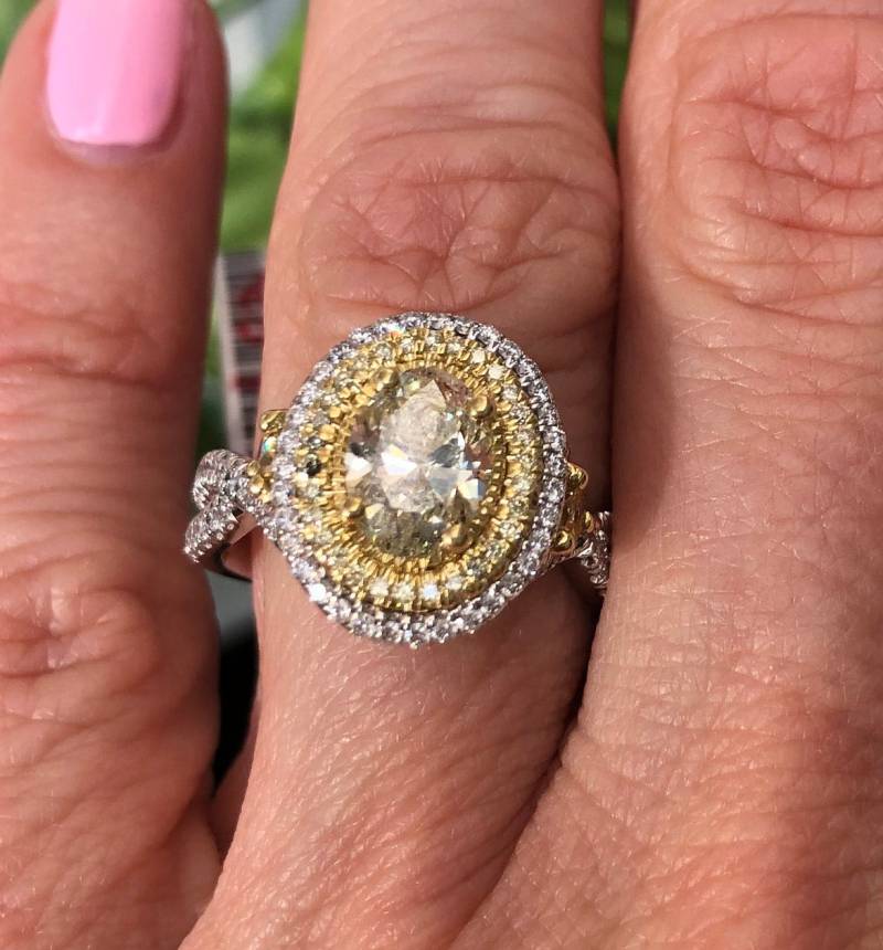 1.93Ctw Oval Gelb Diamant Verlobungsring, Doppelter Heiligenschein, 18K Weißgold Criss Cross Band von USJewelryFactory