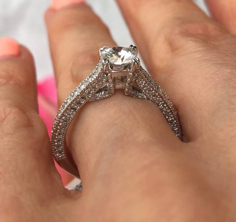 Kathedrale 1.33Ctw Rund Diamant Verlobungsring, 14K Weißgold Millgrain Band von USJewelryFactory