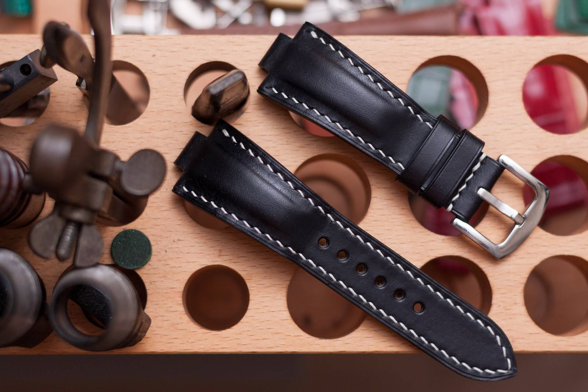 Handgenähter Lederriemen Für Oris Aquis 43 Mm/ 46 Mm Schwarzes Pflanzlich Gegerbtes Leder von UdolLeather