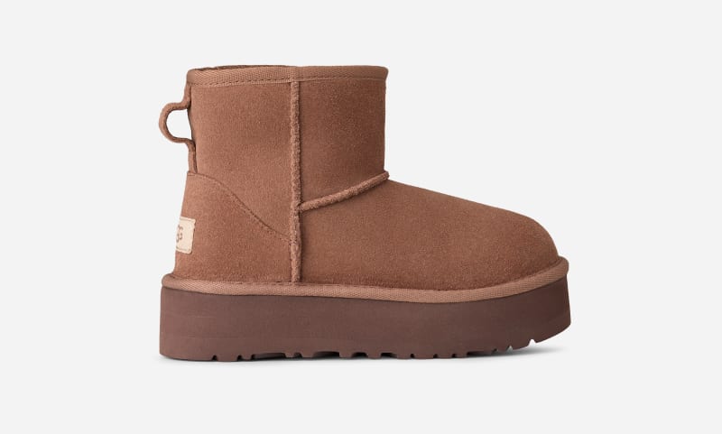 UGG® Classic Mini Plateau-Boot für Kinder in Rocky Oak, Größe 32.5, Veloursleder von Ugg