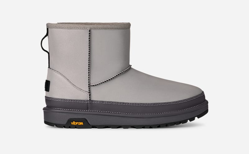 UGG® Classic Mini Reflective Boot für Herren in Silver Reflective, Größe 45, Synthetik von Ugg