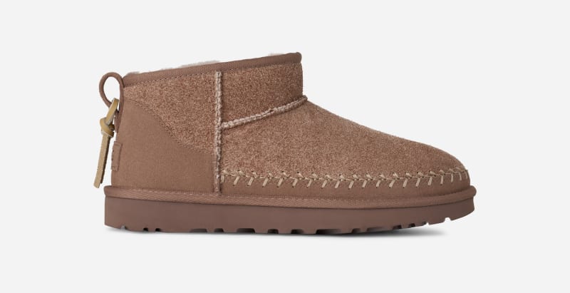 UGG® Classic Ultra Mini Biarritz Boot für Damen in Rocky Oak, Größe 42, Veloursleder von Ugg