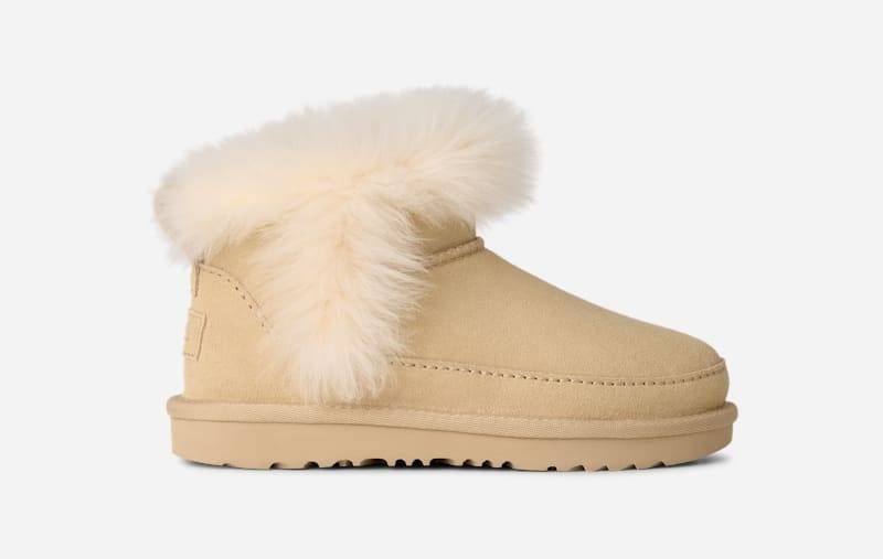 UGG® Classic Ultra Mini Chalet Boot für Kinder in Sandcastle, Größe 36, Wildleder von Ugg