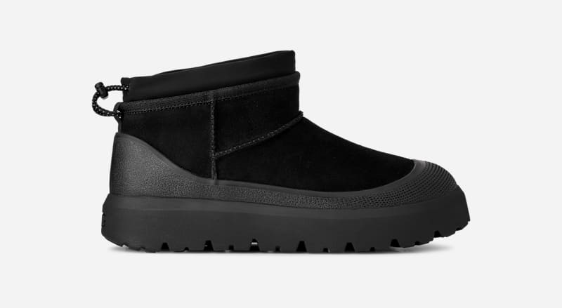 UGG® Classic Ultra Mini Weather Hybrid Boot für Herren in Black, Größe 44, Wildleder von Ugg