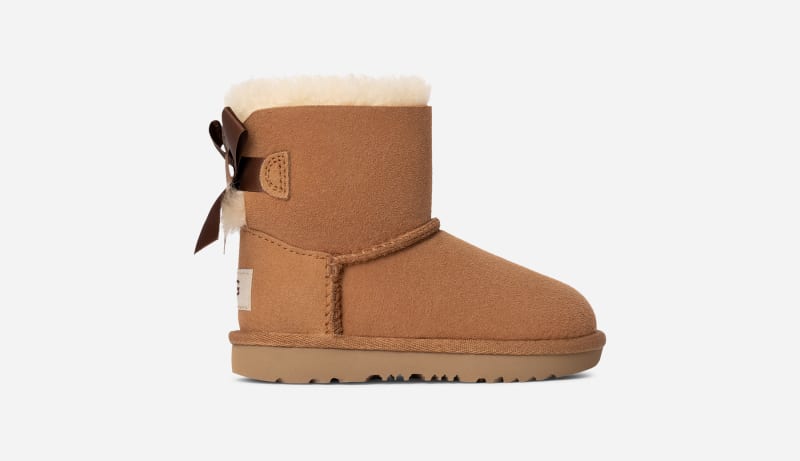 UGG® Mini Bailey Bow II Boot für Kinder | UGG® EU in Brown, Größe 22, Veloursleder von Ugg