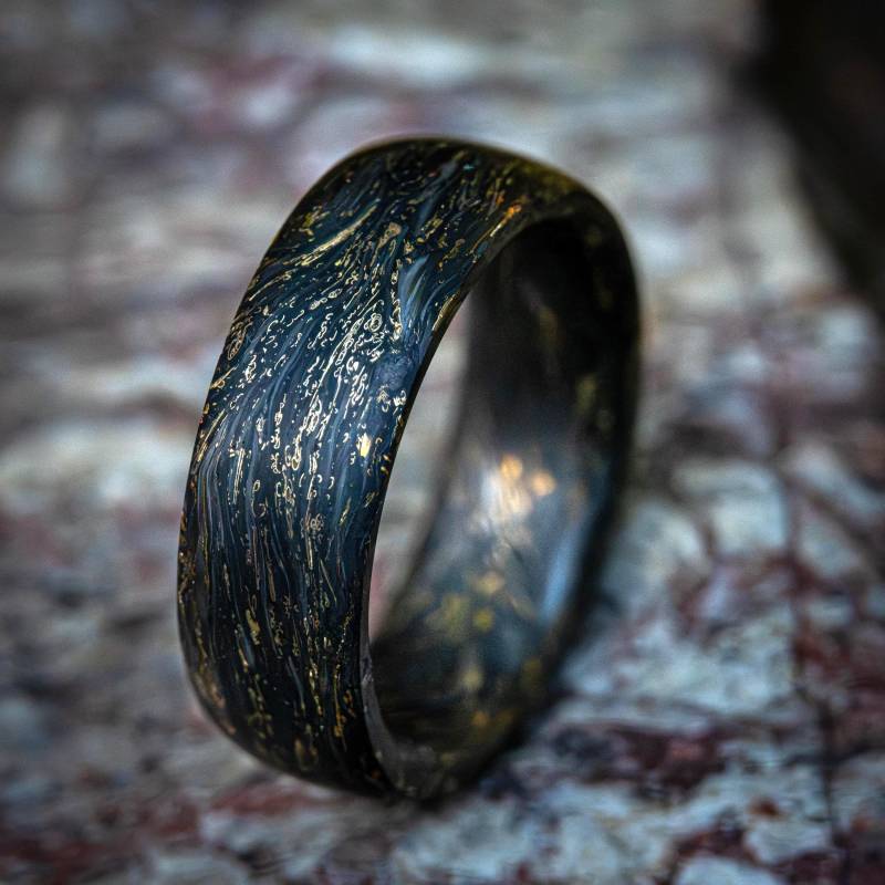 Handgefertigter Schwarzer Karbonfaser Ring Mit Messingspänen, Ehering Für Männer Und Frauen von UhlikRing