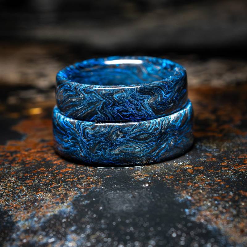 Handgefertigter Ring Mit Blaublut Poliert von UhlikRing