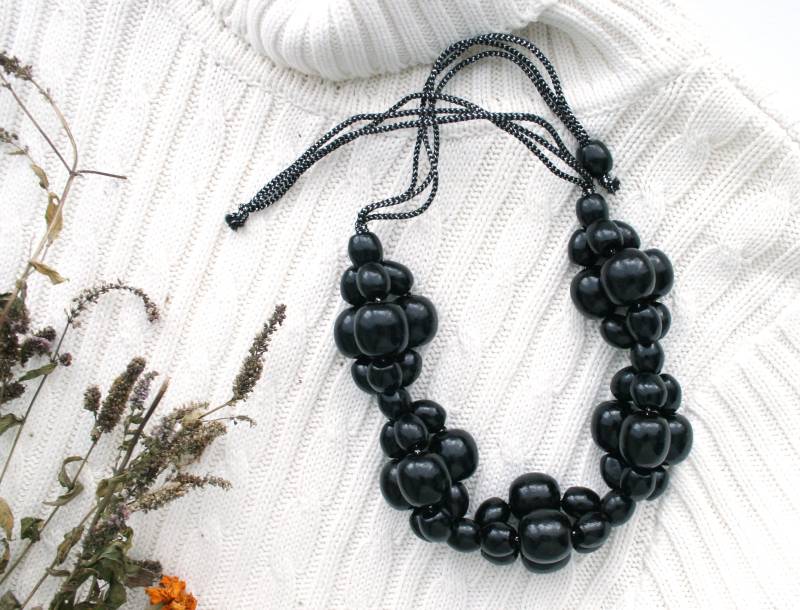 Chunky Schwarz Holz Perlenkette Handgemachter Boho Lätzchen Statement Schmuck von UkrStyleAdvisor