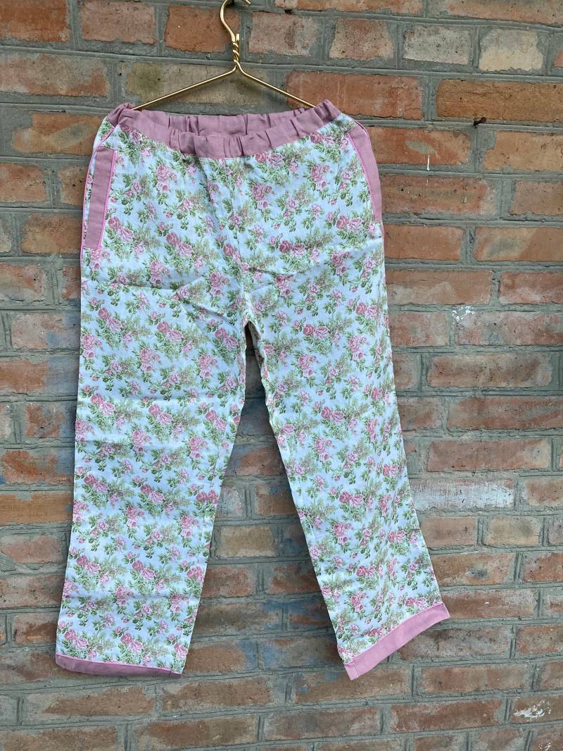 Leinen Pyjama Nachtwäsche Damen Nachthose Rosa Rosen Süßer Froral Print Homewear Flachs Freizeitkleidung Spezialanfertigung Geschenk Für Sie Mama von Ukrainevintage