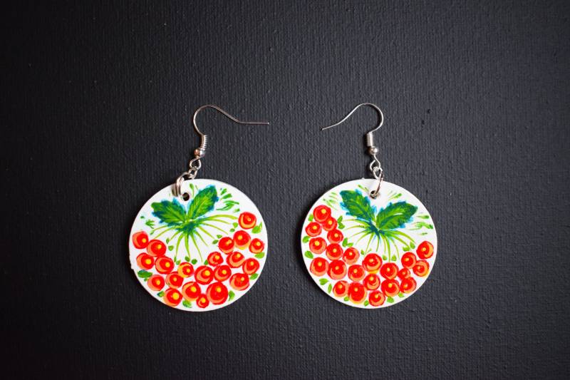 Rote Holz Schmuck Holzohrringe Holzschmuck Gemalt Ohrringe Malerei Folk Natürliche Aus von UkrainianTextileGift