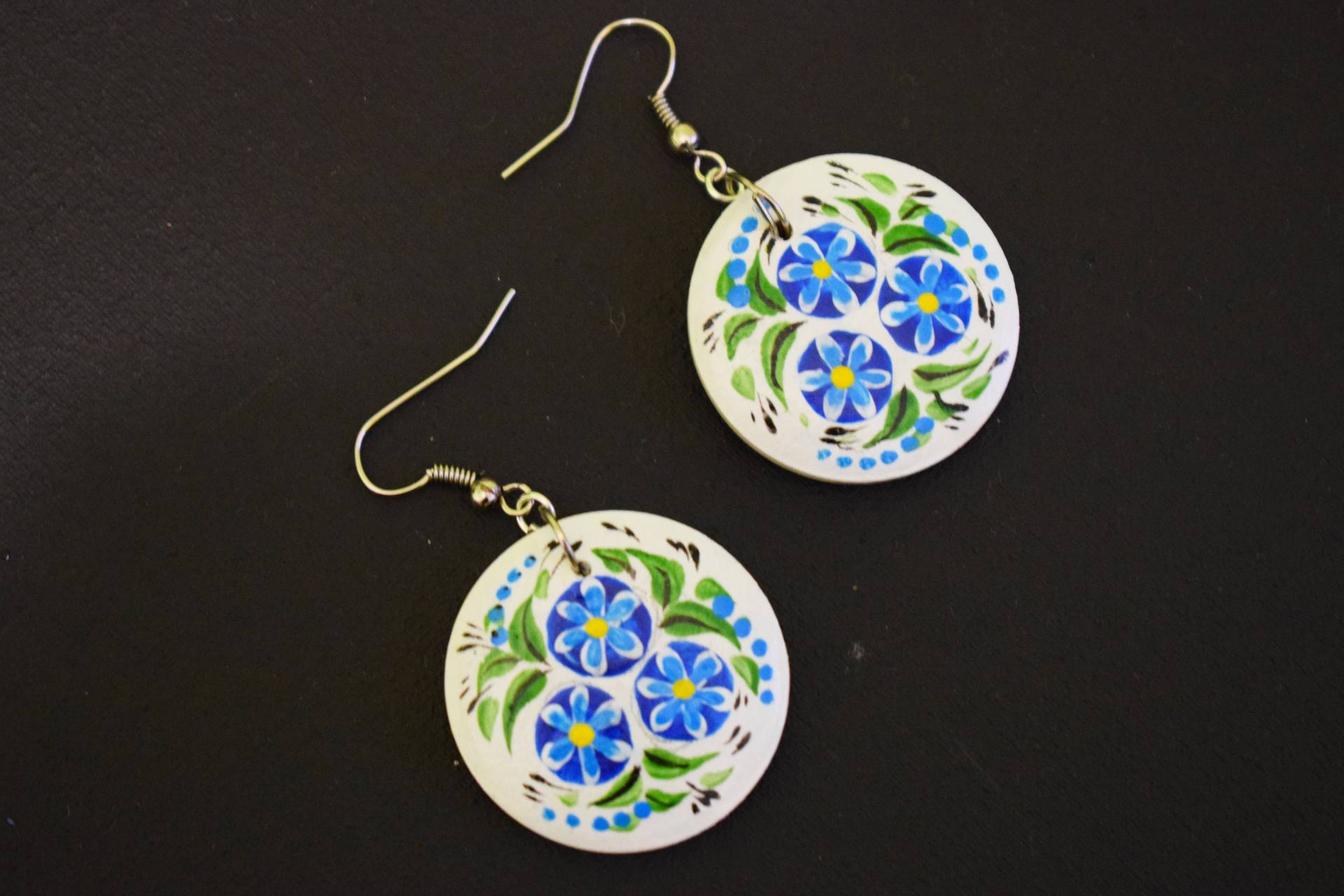 Volkskunst Ohrringe Aus Holz Gemalt Blumenohrringe Schmuck Geschenk Für Sie Weiße von UkrainianTextileGift