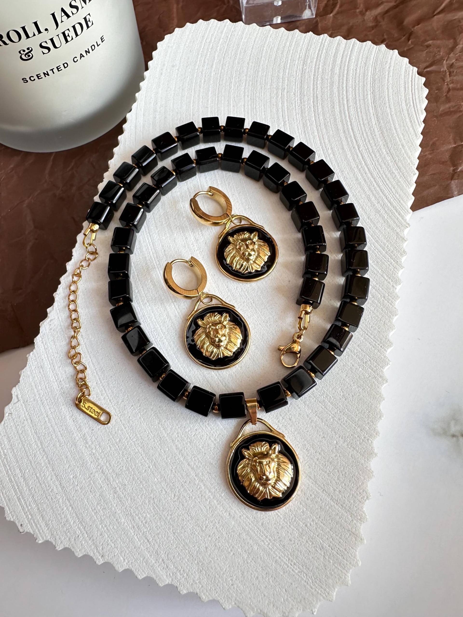 Halsband + Ohrringe Halsband + Ohrringe von UliannaBiju