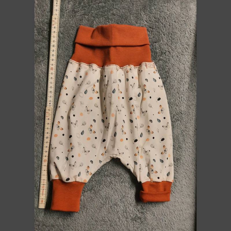 Mitwachs-Pumphose Für Babys in Den Ersten Monaten Mitwachs-Pumphose Für Babys in Den Ersten Monaten von UlisFarbenfroh