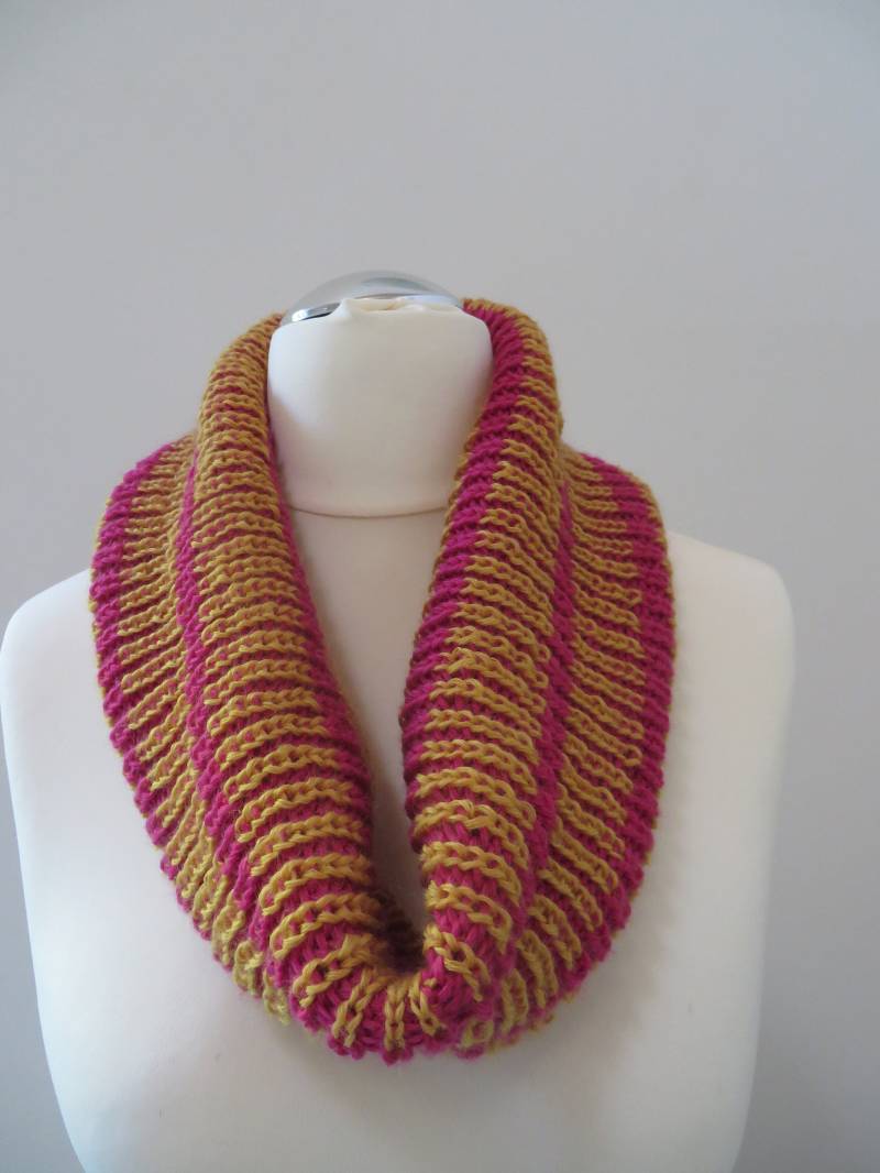 Loop/Kragenschal Narzissengelb Und Pink von UlisWollSachen