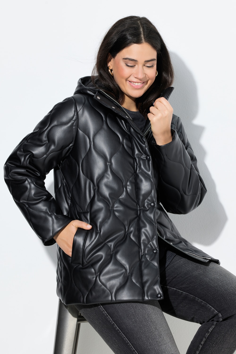 Große Größen Lederoptik-Steppjacke, Damen, schwarz, Größe: 46/48, Polyester/Synthetische Fasern, Ulla Popken von Ulla Popken