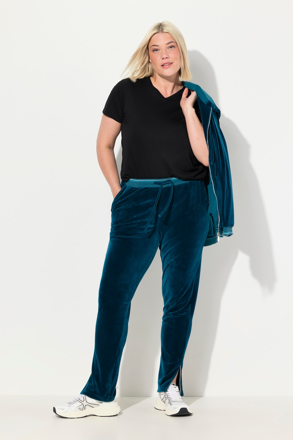 Große Größen Samt-Jogginghose, Damen, blau, Größe: 54/56, Polyester, Ulla Popken Große Größen Samt-Jogginghose, Damen, blau, Größe: 54/56, Polyester, Ulla Popken von Ulla Popken