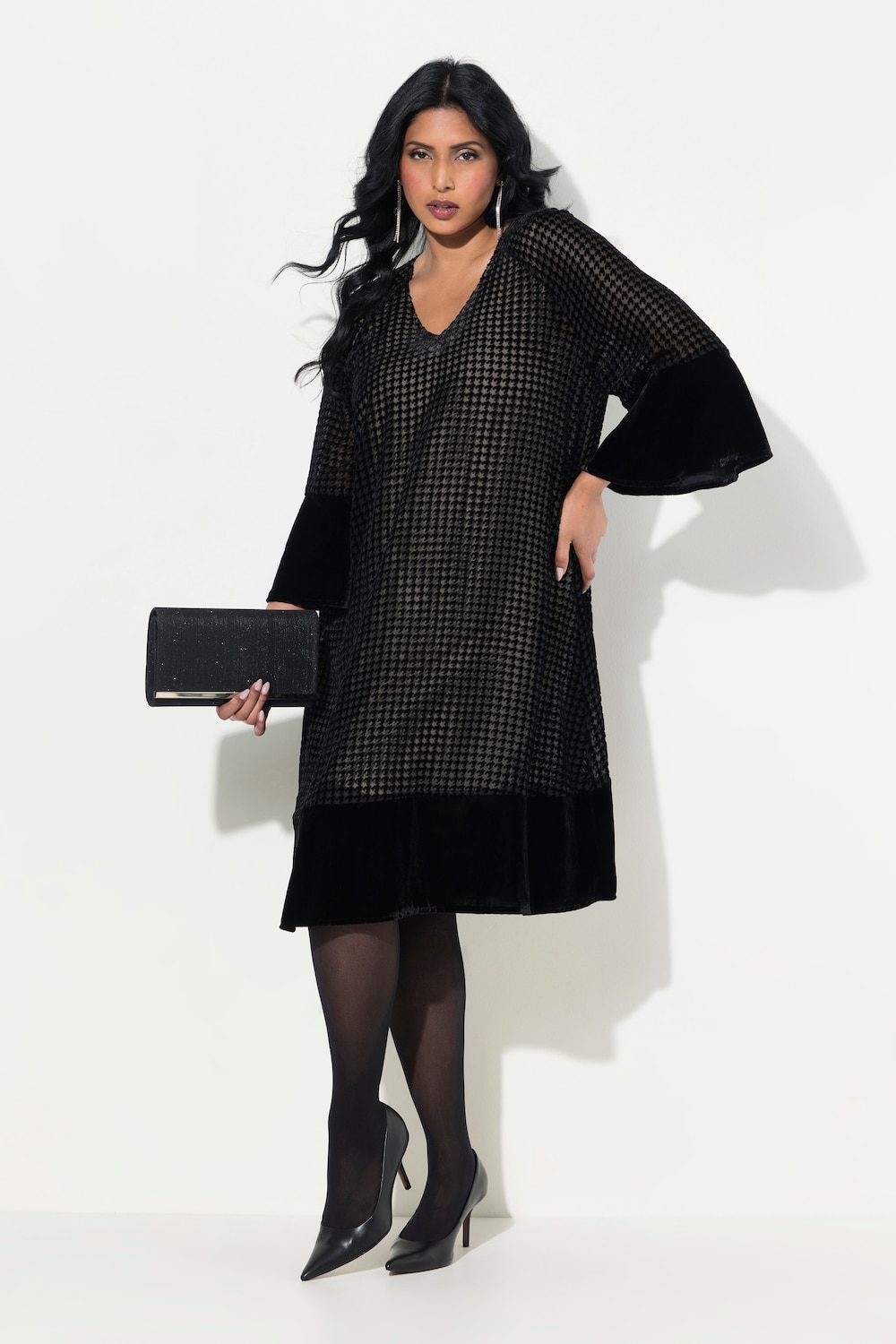 Große Größen Samtkleid, Damen, schwarz, Größe: 46/48, Viskose/Synthetische Fasern, Ulla Popken Große Größen Samtkleid, Damen, schwarz, Größe: 46/48, Viskose/Synthetische Fasern, Ulla Popken von Ulla Popken