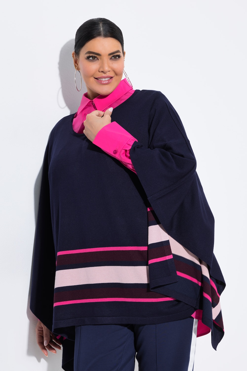 Große Größen Strick-Cape, Damen, blau, Größe: 2=50-56, Viskose/Polyester, Ulla Popken Große Größen Strick-Cape, Damen, blau, Größe: 2=50-56, Viskose/Polyester, Ulla Popken von Ulla Popken