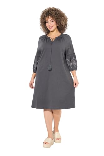 Ulla Popken Damen große Größen Übergrößen Plus Size Jerseykleid, Stickerei, A-Linie, Tunika-Ausschnitt, 3/4-Arm Graphitgrau 58+ 840038100-58+ von Ulla Popken