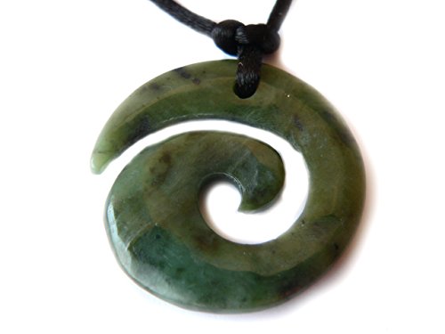 Jade nephrit Maori Edelstein Ketten Anhänger mit Band von Ulrike Schmitt Edelsteinkreationen