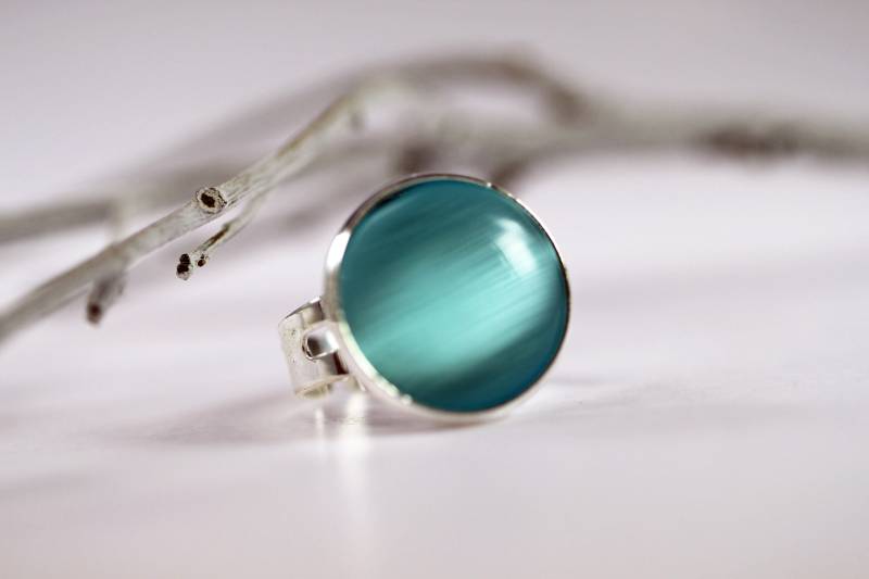 Schlichter, Silberfarbener Ring Mit Einem Cateye Cabochon in Helltürkis Schlichter, Silberfarbener Ring Mit Einem Cateye Cabochon in Helltürkis von UlrikeLohmeyer