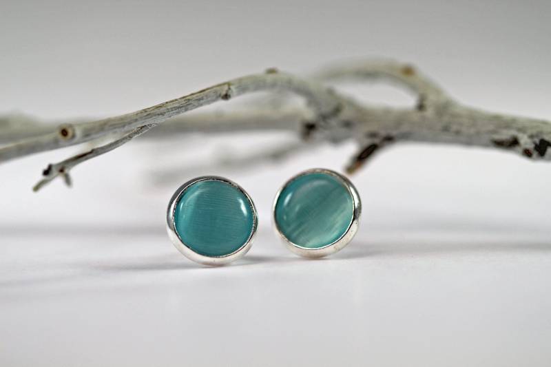 Silberfarbige Ohrstecker Mit Cabochons in Helltürkis von UlrikeLohmeyer