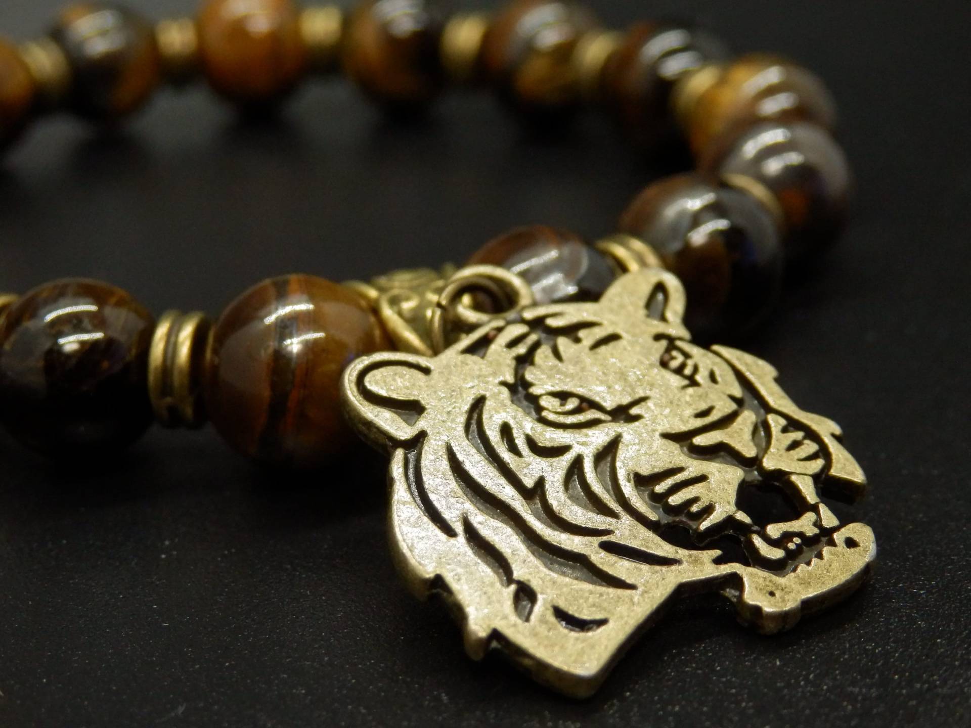 Tigerlion Tiger Eye Perlen Charm Armband Oder Fußkettchen von UltimaDragonTreasure