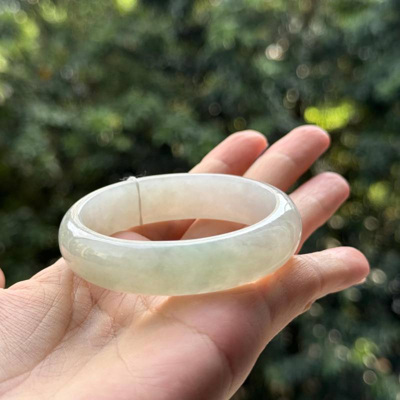 Oval Jade Armreif 52.31mm Klasse A Jadeit Durchscheinend Nahe Farblos Mb1L7L12 von UltimateJadeite