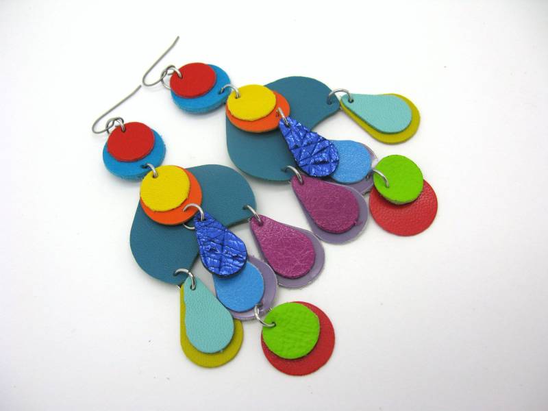 Große Türkis Bunte Chandelier Ohrringe, Handgefertigte Leder Statement Ohrschmuck, Kronleuchter Einzelstück von Ultraleicht