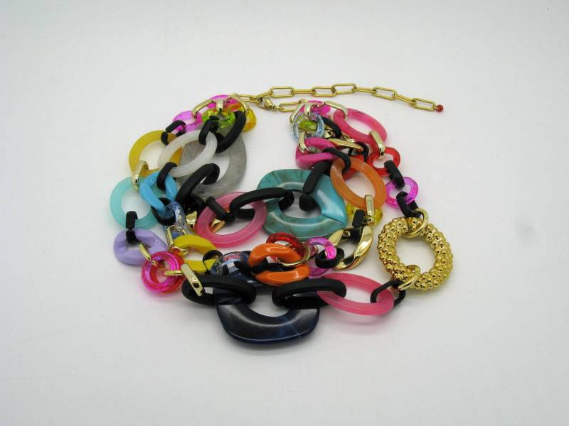 Kurze Dreireihige Bunte Acryl Link Gliederkette, Oversized, Super Chunky Grobstrick Kette, Dicke Statementkette, Heitere Plastikkette von Ultraleicht